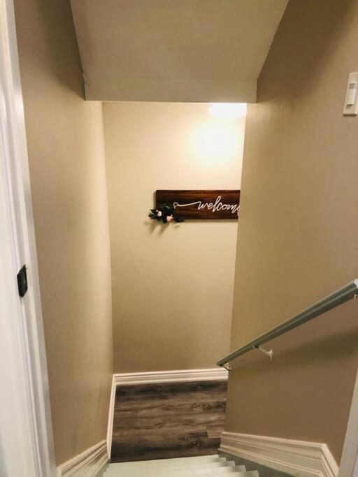 Entire Basement With 3 Bedrooms Ниагара-Фолс Экстерьер фото