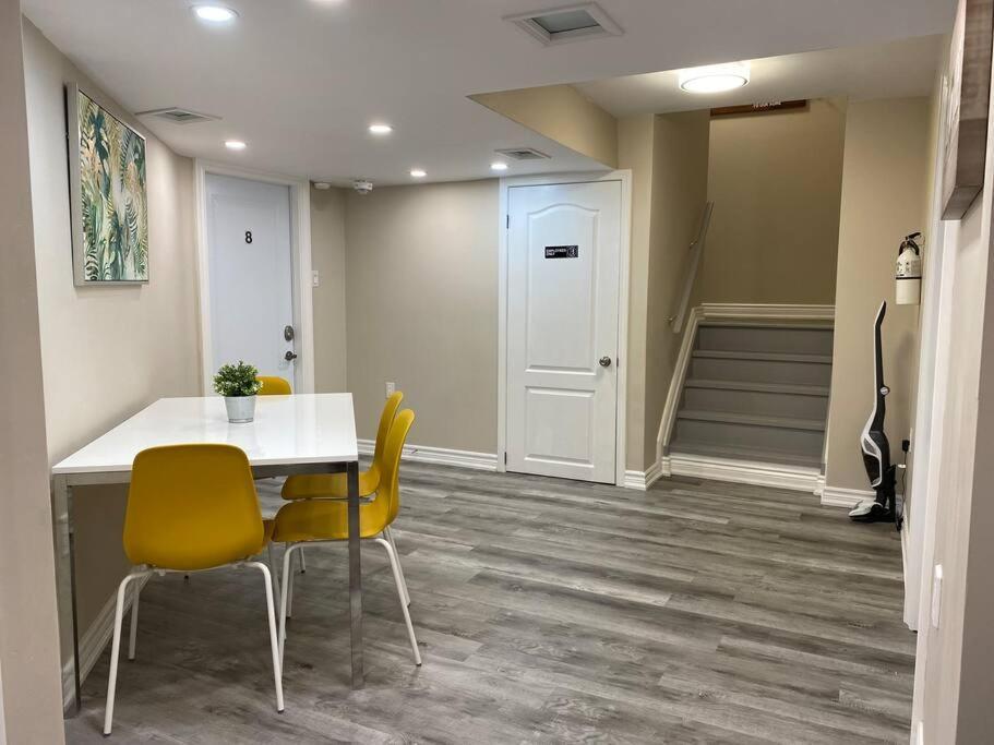 Entire Basement With 3 Bedrooms Ниагара-Фолс Экстерьер фото