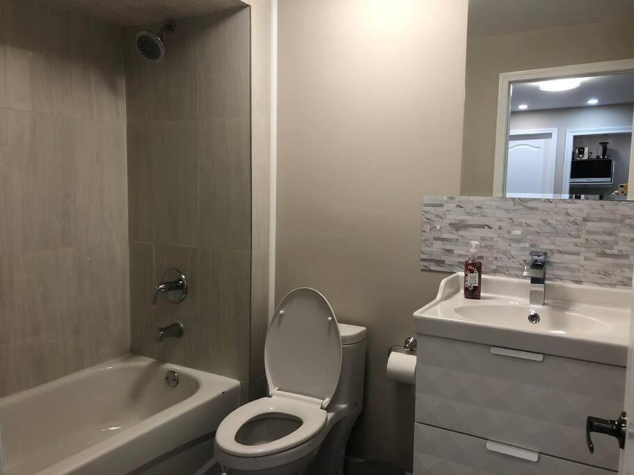Entire Basement With 3 Bedrooms Ниагара-Фолс Экстерьер фото